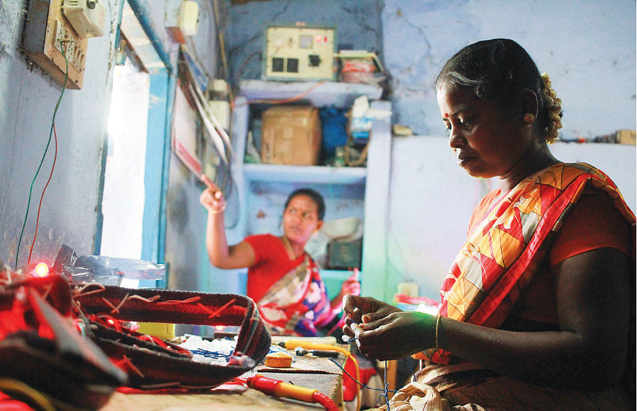 வெளிச்சம் தந்த வாழ்க்கை - சீரியல் பல்ப் முதலாளிகள்