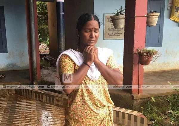 அச்சத்தில் கேரளப் பெண்மணி