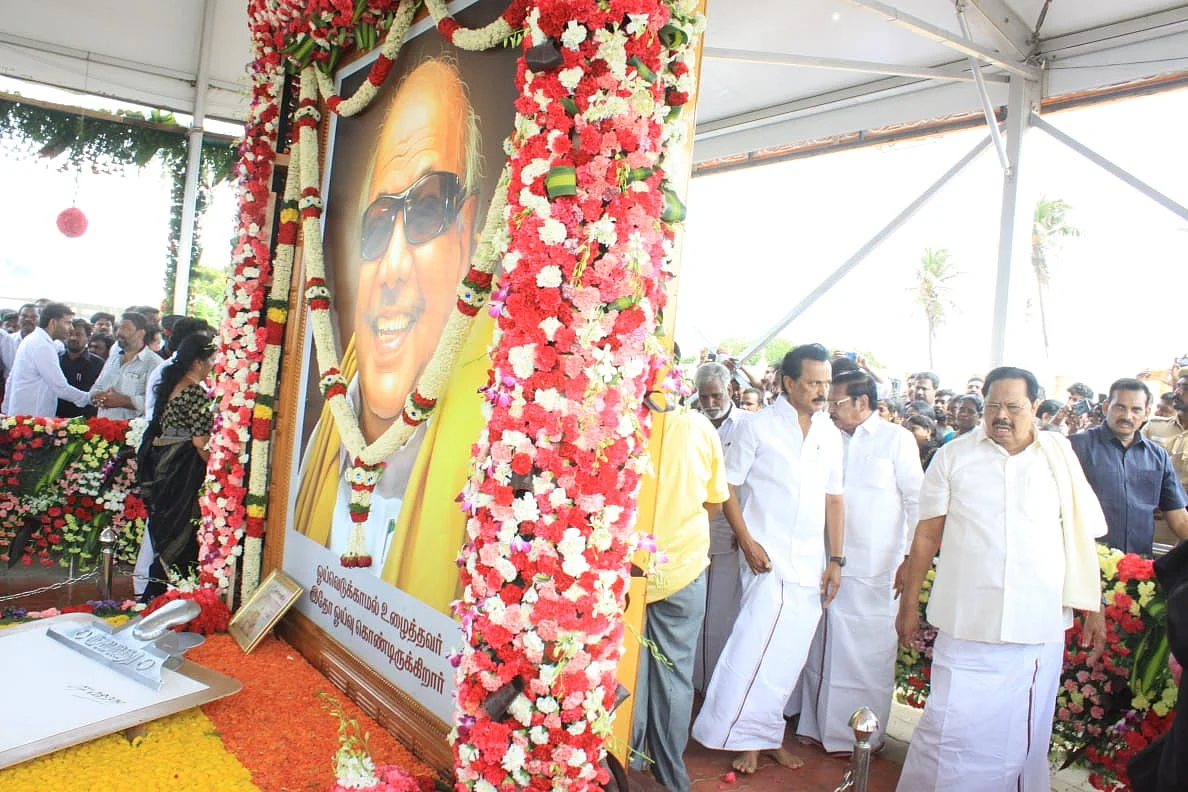 சமாதியில் ஸ்டாலின், துரைமுருகன்