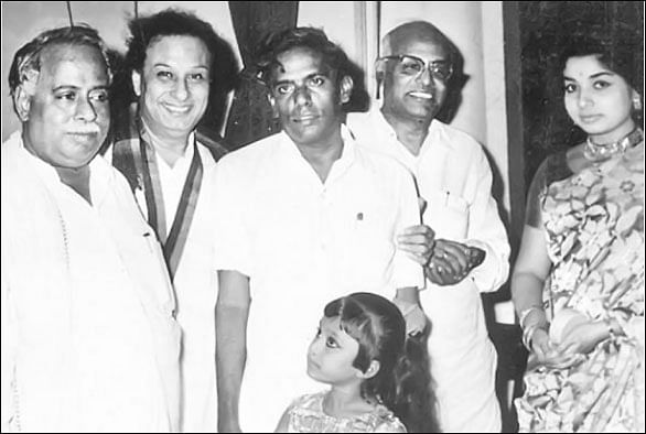 “எம். ஜி. ஆரைப் பாராட்டினா மட்டும்தான் பிடிக்குமா?” வெடித்த ஜெயலலிதா