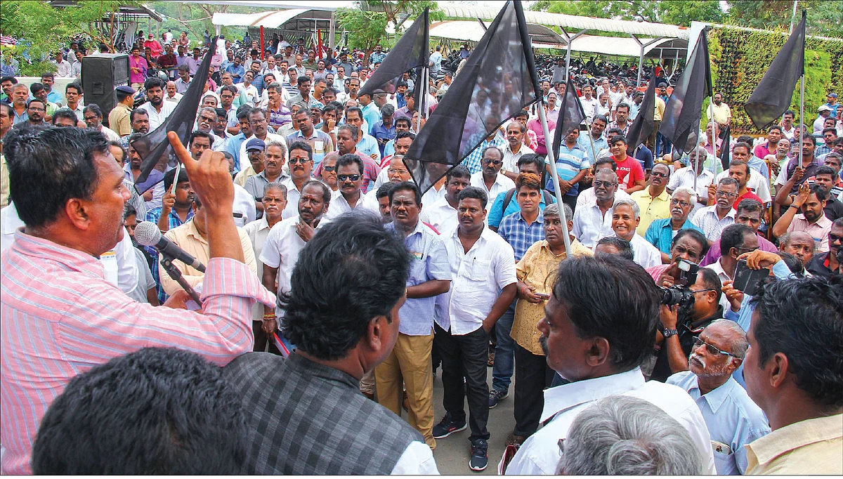 ‘‘தமிழகத்தின் பெருமையை தனியாருக்குத் தாரைவார்க்கத் துடிக்கிறார்கள்!’’