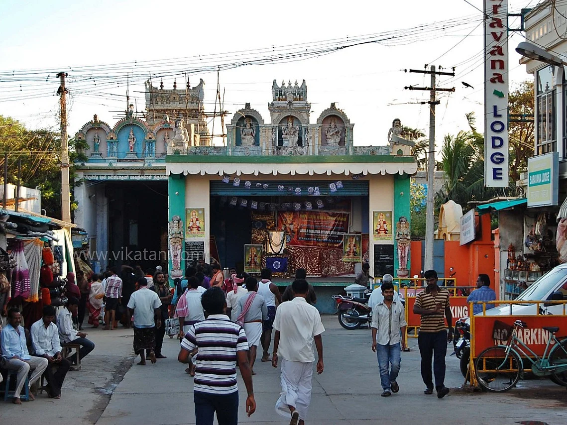 சிறப்பு தரிசனக் கட்டணம் வசூல்!
கன்னியாகுமரி பகவதி அம்மன் கோயிலில் நடப்பது என்ன?