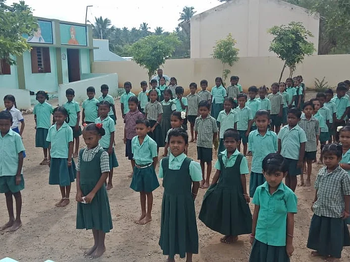 `பள்ளி மேலாண்மைக்குழுவில் பெற்றோர்கள்; பெண்களுக்கு முன்னுரிமை!' - இக்குழு எவ்வாறு செயல்படும்?