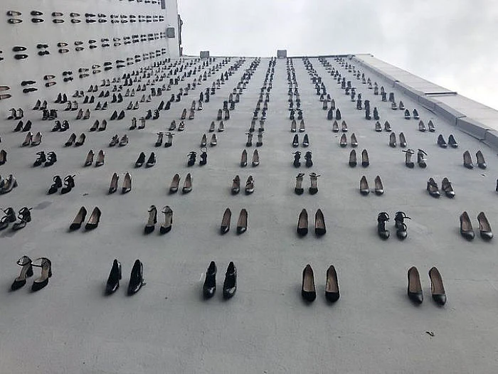 440 pairs of shoes