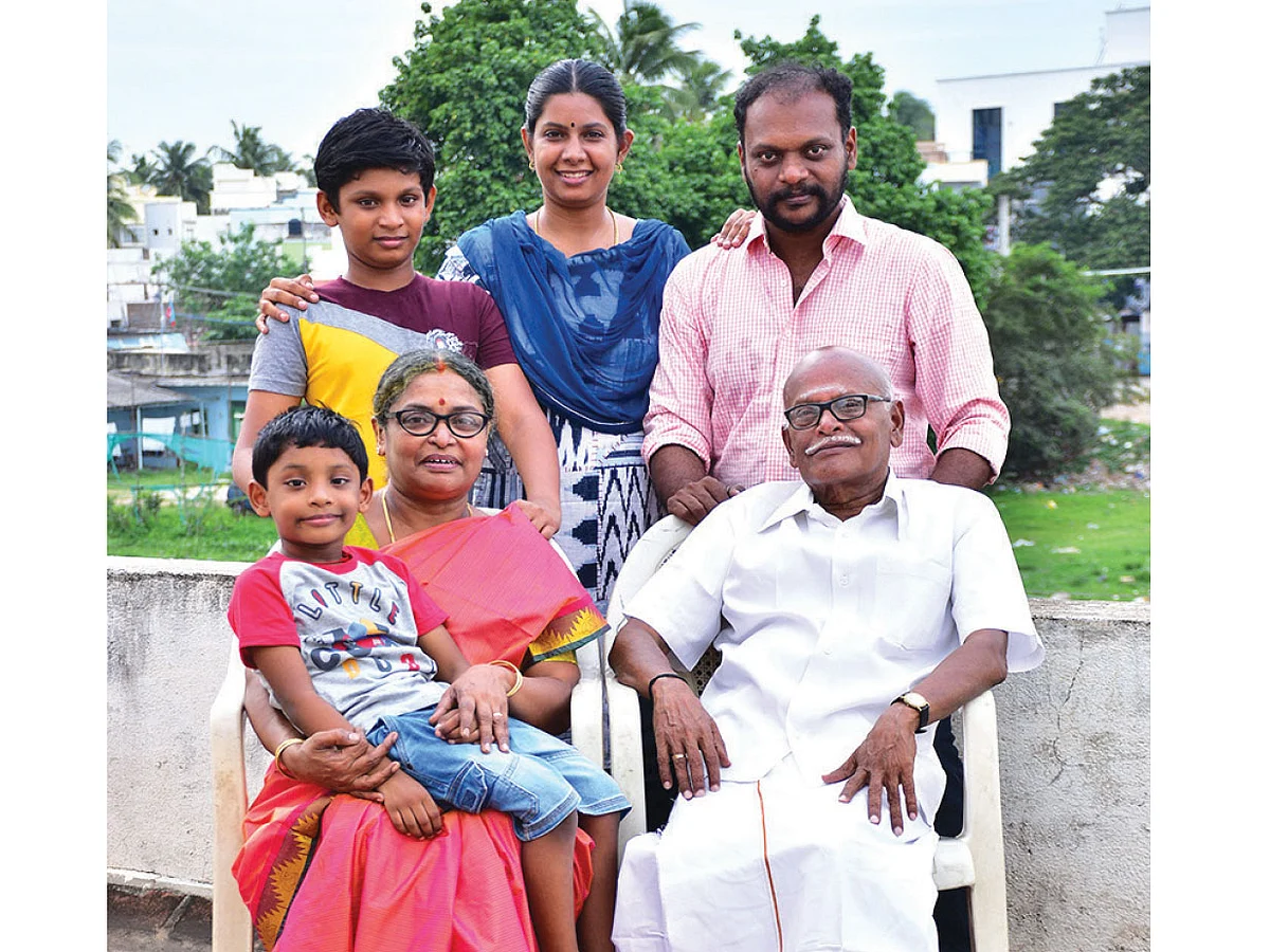டைட்டில் கார்டு -12