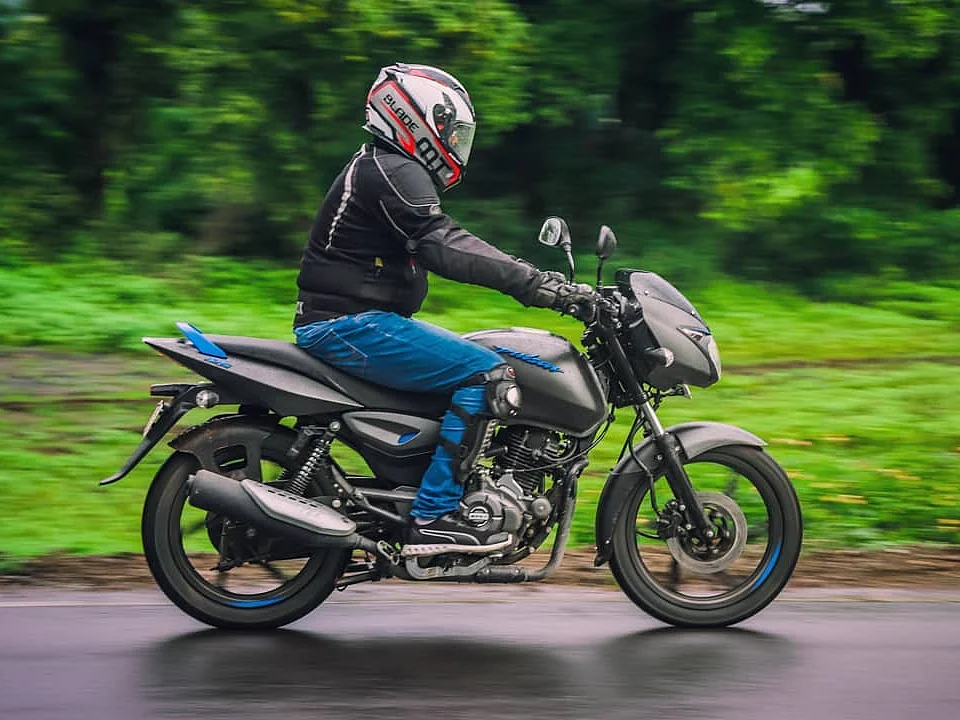 பஜாஜ் பல்சர் 125 Neon அறிமுகம்... ப்ளஸ், மைனஸ் என்ன?
