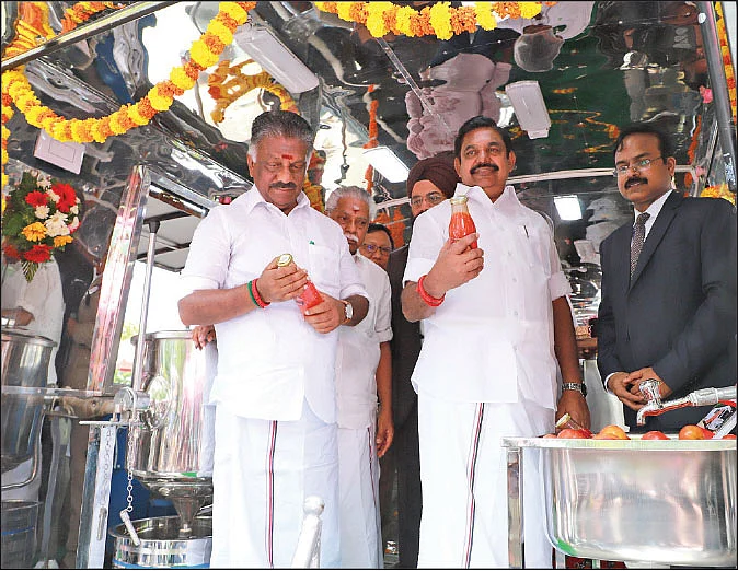 அறிமுக விழாவில்