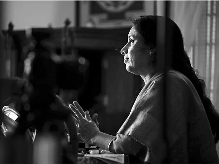 "அப்போ நிதானம் காட்டியிருந்தா, என் சினிமா ட்ராக்கே மாறியிருக்கும்!" - ரேவதி ஷேரிங்ஸ்