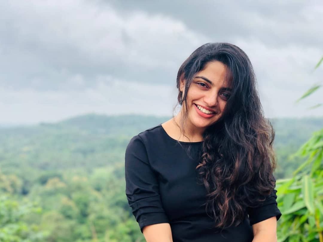 "ஜோதிகாவைப் பார்க்க அடிக்கடி ஸ்பாட்டுக்கு வருவார் சூர்யா!" - நிகிலா விமல்