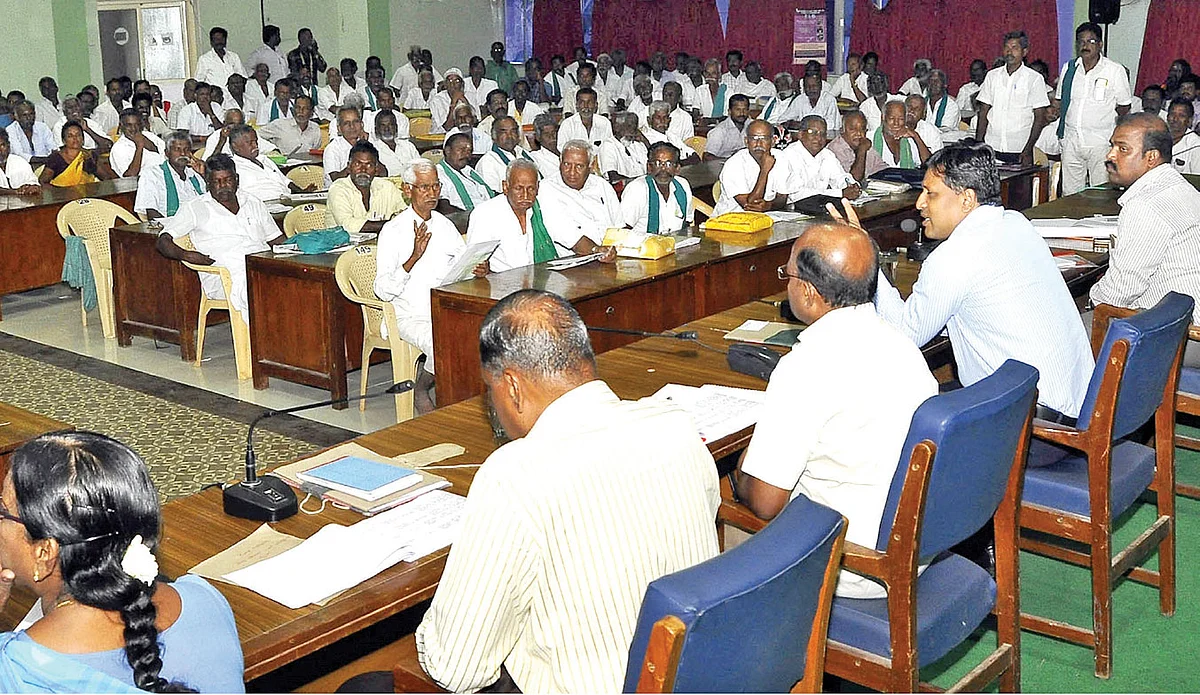 சட்டம்: விவசாயிகளுக்கு வழிகாட்டும் மாவட்ட ஆட்சியர்கள்!