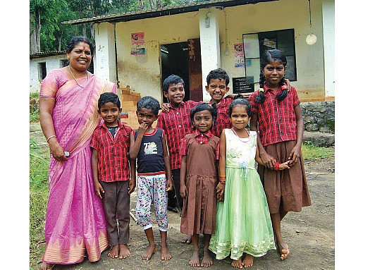 படகு வலித்து... மலைப்பாதை கடந்து... ஏன் இந்தப் பயணம்!