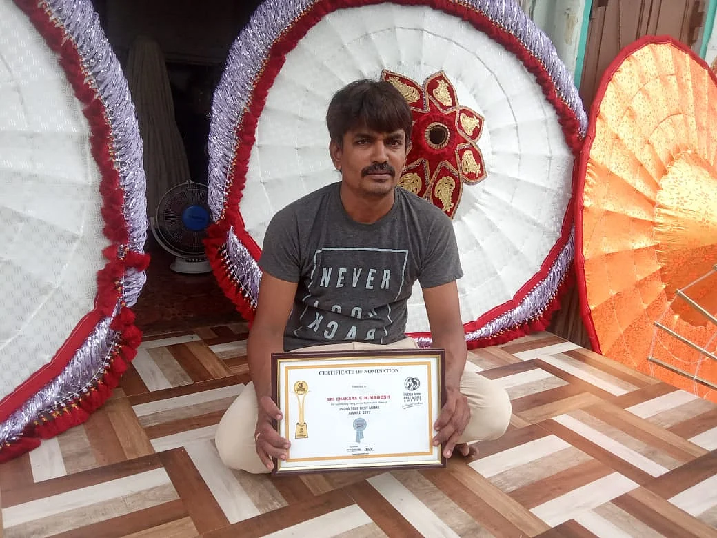 பெருமாளுக்குச் சமர்ப்பிக்கப்படும் அலங்காரத் திருக்குடைகள்... எப்படித் தயாராகின்றன தெரியுமா? #Video