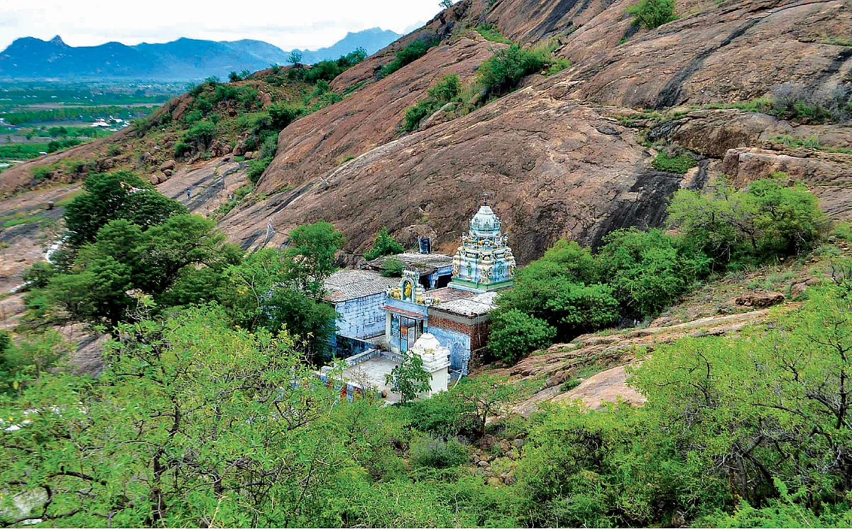 மூவரை வென்றான்