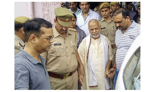 துப்பாக்கி முனையில் மசாஜ்... புகார் கொடுத்த பெண் கைது