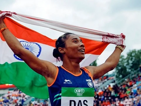 `பயிற்சி செய்ய மைதானம் இல்லை; ஆனால் வயல்வெளி இருந்தது!’ - `ஹிமா தாஸ்’ கடந்து வந்த பாதை