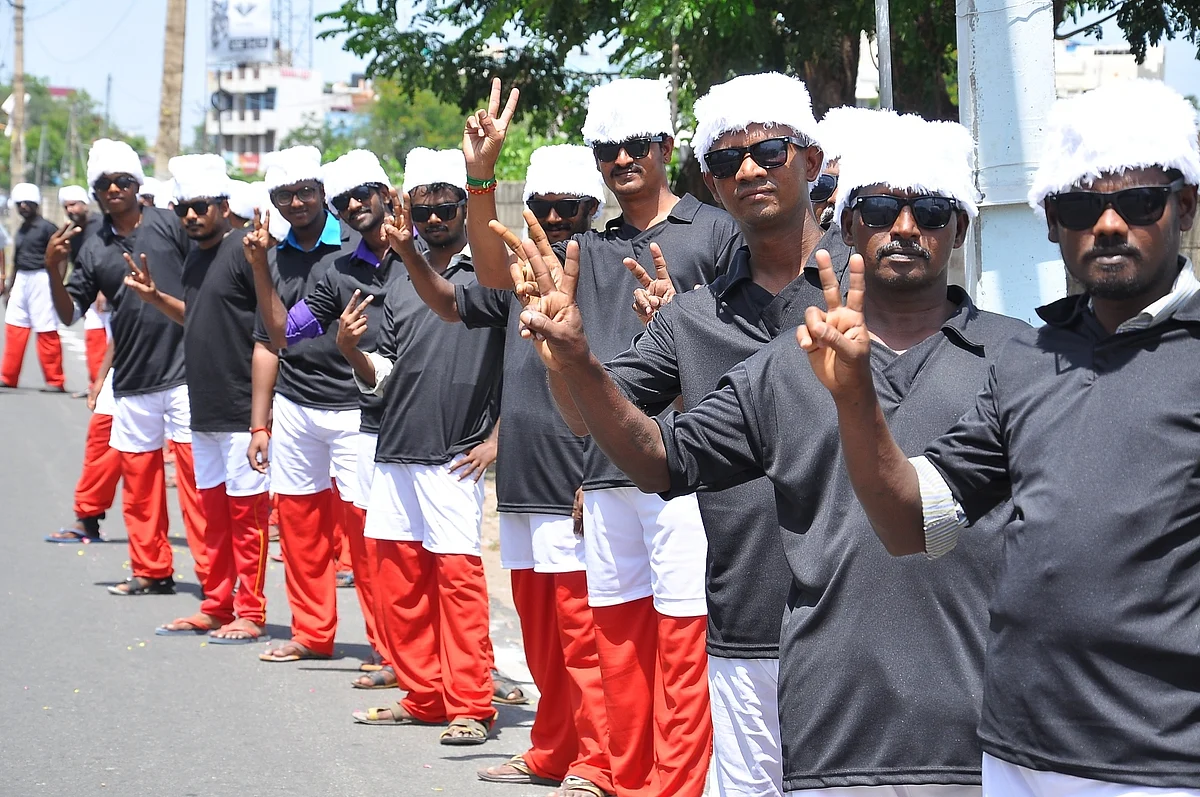அதிமுக தொண்டர்கள்