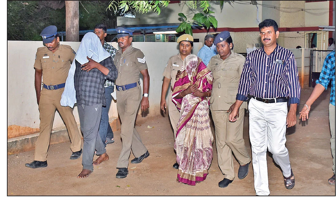 போலீஸ் பிடியில் மணிகண்டன், கனகவள்ளி