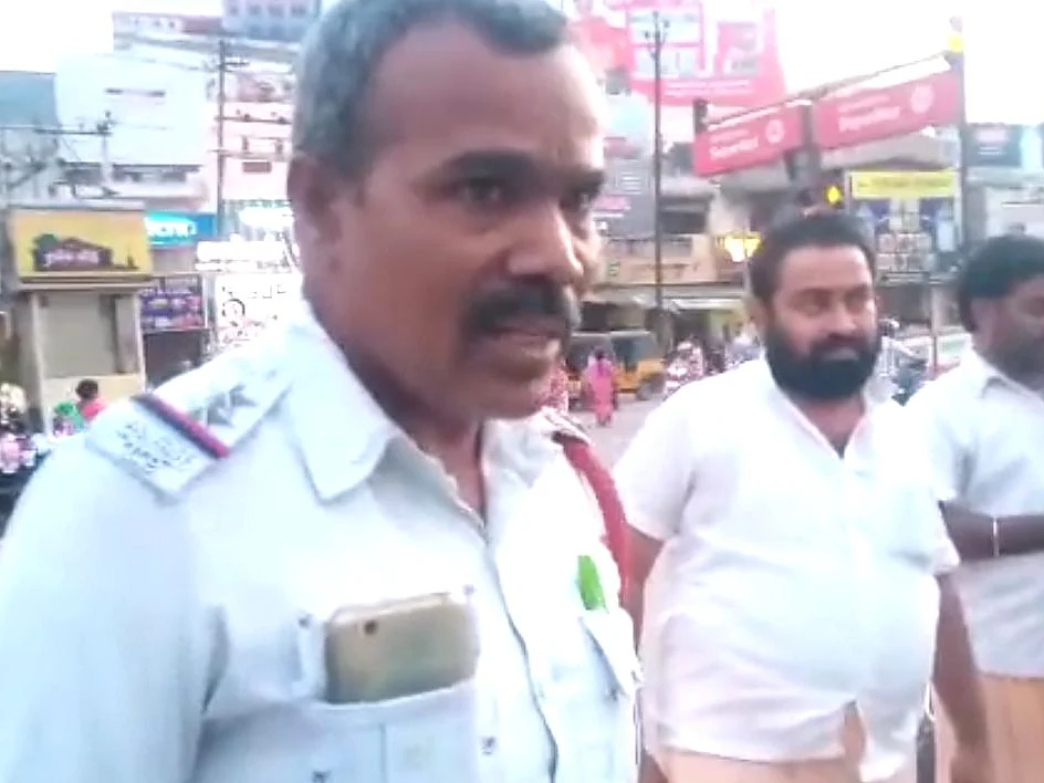 `பெண்களிடம் செல் நம்பர் வாங்குவார்; ஆபாச படம் அனுப்புவார்!' - வேலூர் டிராஃபிக் எஸ்.ஐ-க்குத் தண்டனை