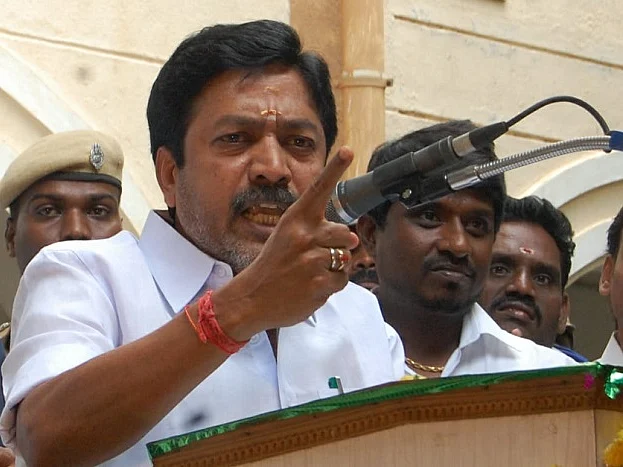 `விஜயகாந்த் மட்டும் நன்றாக இருந்திருந்தால்..!' - விக்கிரவாண்டியில் உருகிய சி.வி.சண்முகம்