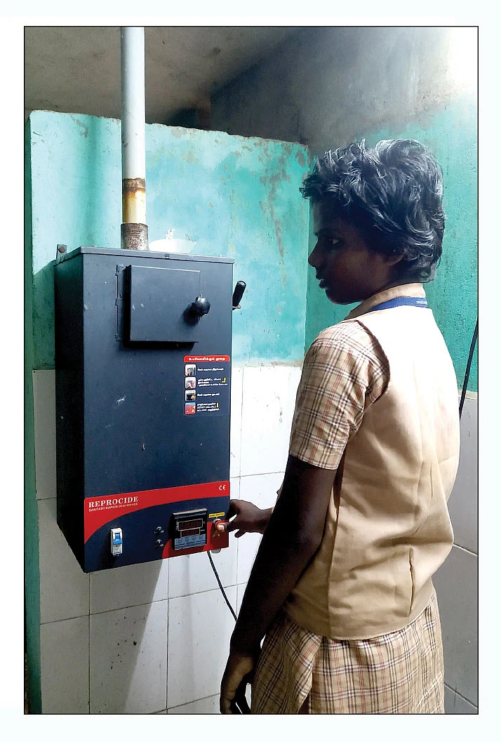 RTI அம்பலம்: 3 கோடி நாப்கின்களை எரிக்க 4 ஆயிரம் இயந்திரங்கள்!