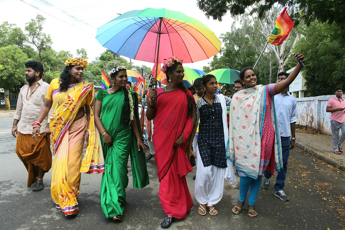 திருநங்கைகள், தன்பாலின ஈர்ப்பாளர்கள், பொதுமக்கள் கலந்துகொண்ட வானவில் பேரணி
