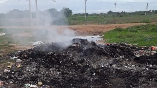 எரிக்கப்படும் மருத்துவக் கழிவுகள்