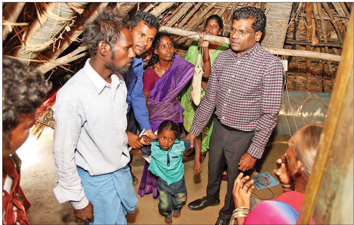 பயனாளிகள் குறித்த ஆய்வில் கலெக்டர் கந்தசாமி...