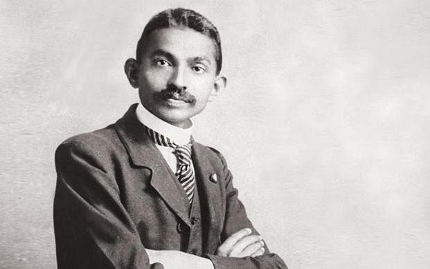 கோட் சூட் காந்தியை வேட்டி துண்டுக்கு மாற்றிய அந்த நிகழ்வு! #Gandhi150