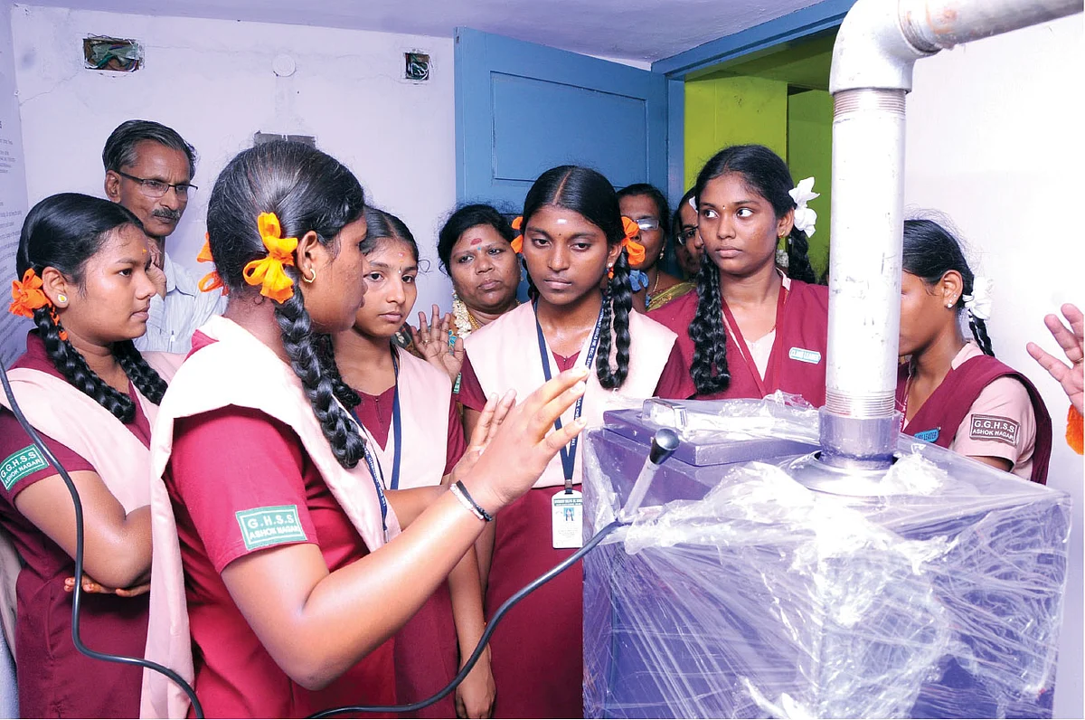 RTI அம்பலம்: 3 கோடி நாப்கின்களை எரிக்க 4 ஆயிரம் இயந்திரங்கள்!