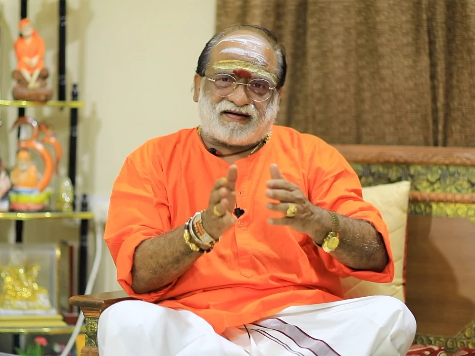 ``நம்பியார் சாமி சொல்லிக்கொடுத்த ஐயப்ப விரத ரகசியங்களை உங்களுக்கும் சொல்றேன்" - வீரமணி ராஜூ