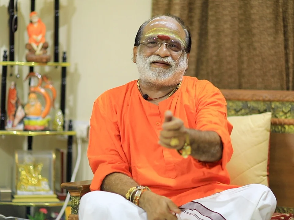 ``சபரிமலைக் கோயில் நடை திறந்தபோது கண்டகாட்சி..!" - வீரமணிராஜூவின் அனுபவம்! #Video