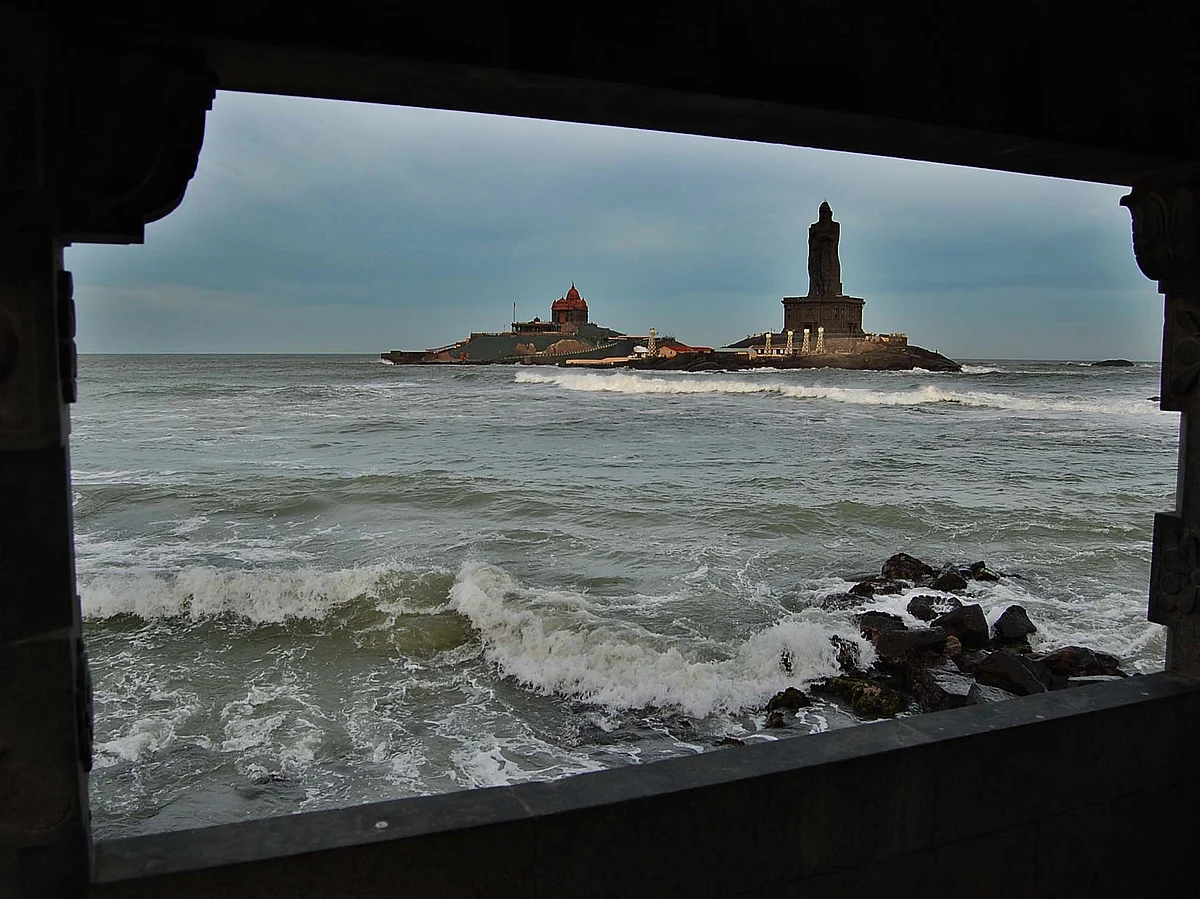 கன்னியாகுமரி விவேகானந்தர் பாறை, வள்ளுவர் சிலை
