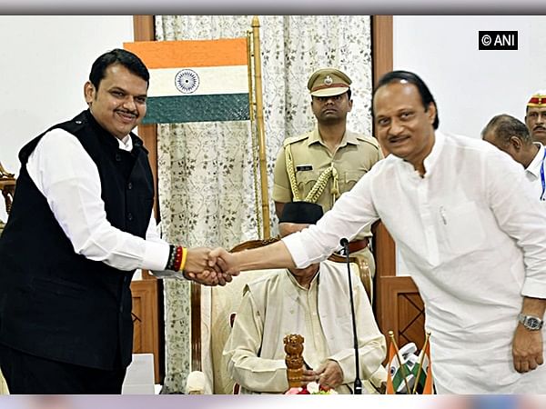 பட்னாவிஸ் - அஜித் பவார்