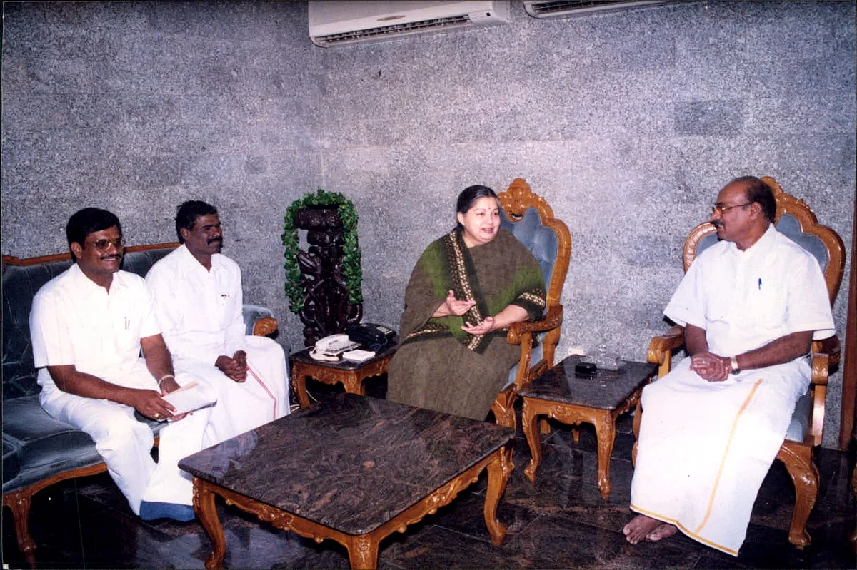 போயஸ் கார்டனில் ஜெயலலிதாவை ராமதாஸ் சந்தித்த போது...