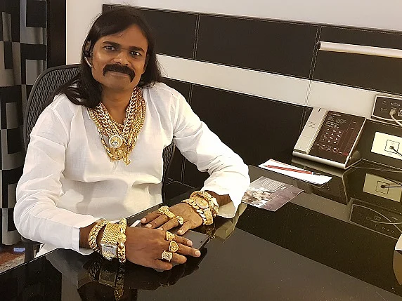 ``3 கிலோ நகைகள், ஸ்ரீ ரெட்டியுடன் டிக்டாக், ஹீரோ ஆசை!" -`நடமாடும் நகைக்கடை' ஹரி நாடார்