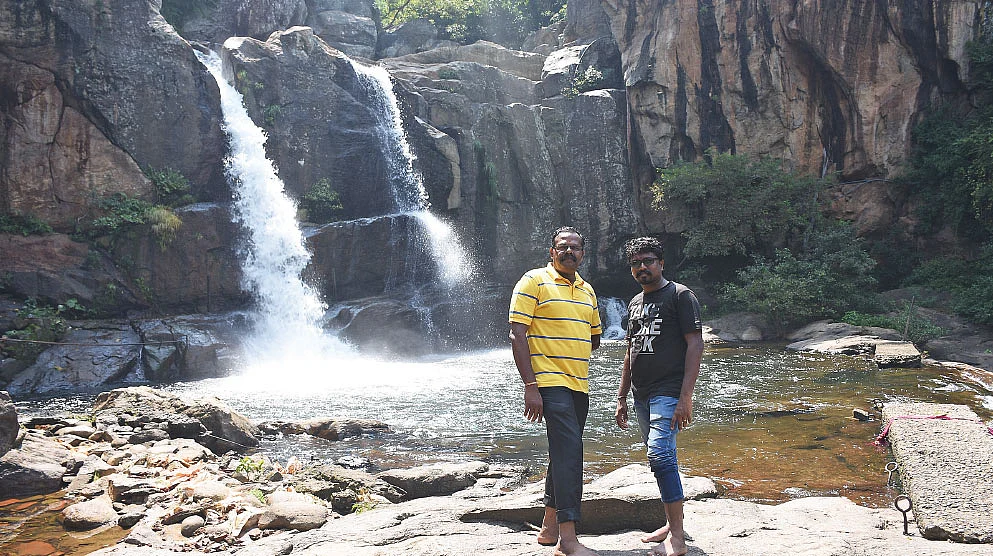 மெயின் அருவி, சிற்றருவி, ஐந்து அருவி, அந்த அருவி, இந்த அருவி என்று எல்லா அருவிகளுக்கும் இதுதான் தல!