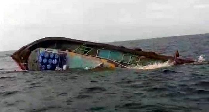 புலம்பெயர்ந்தவர்கள் சென்ற படகு மூழ்கி விபத்து: பெண்கள், குழந்தைகள் உட்பட 49 பேர் பலியான சோகம்!