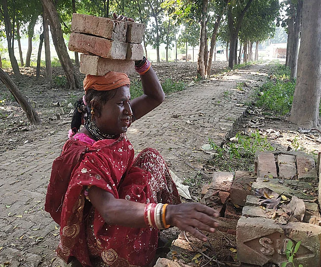 `துரோகம்.. மரணம்.. பயம்' - 30 வருடங்களாக மணப்பெண் கோலத்தில் வலம்வரும் கூலித் தொழிலாளி!