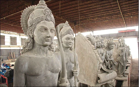 தயாராகும் சிற்பங்கள்