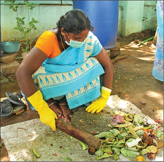 காய்கறிகளை உடைத்து சிறிதாக்குதல்