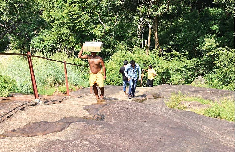7 கி.மீ ட்ரெக்கிங்... ஹாட்டுக்கு எல்லாமே ரூட்டுதான்!