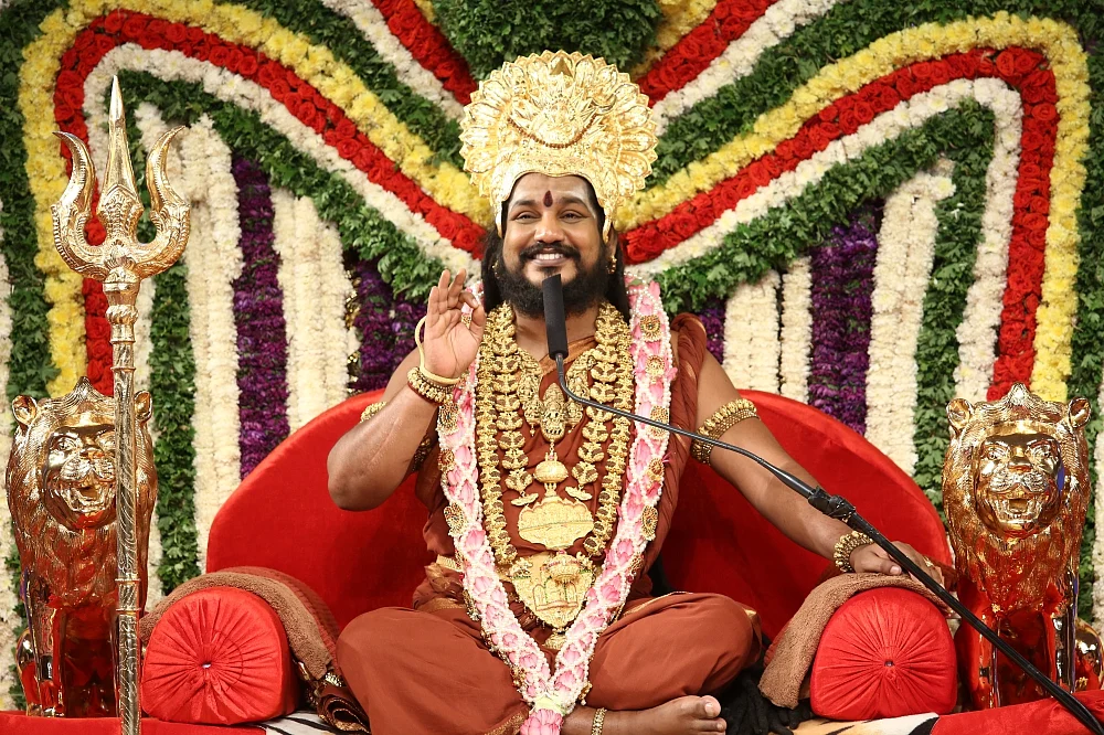 மன்னராக நித்தி!