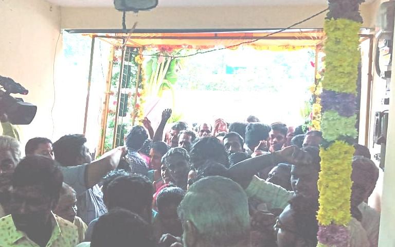 `25 பைசாவுக்குப் பிரியாணி வாங்கிய 200 பேர்!’ -வேலூர் மக்களை ஆச்சர்யப்படுத்திய ஹோட்டல்