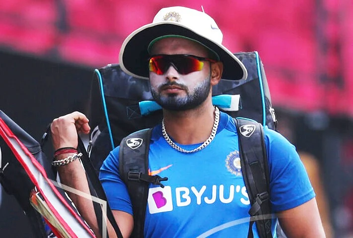 "தினேஷ் கார்த்திக் திறமையான வீரர்; ஆனால், ரிஷப் பண்ட்தான் என் சாய்ஸ்!"- ரவி சாஸ்திரி சொல்லும் லாஜிக் | Ravi Shastri picks between Rishabh Pant over Dinesh Karthik for the Semi Finals 1 ரிஷப் பண்ட்