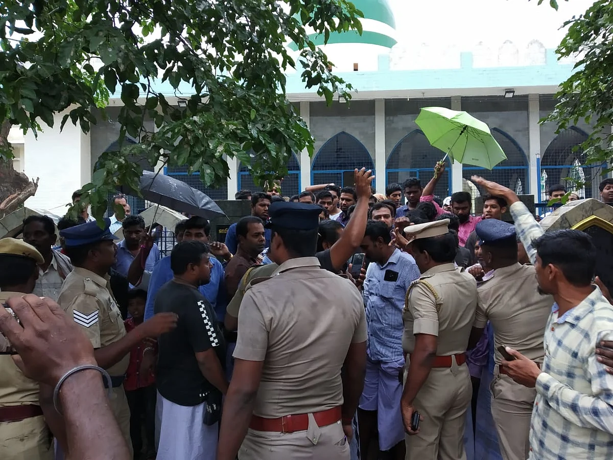 அமைச்சருக்கு எதிர்ப்பு