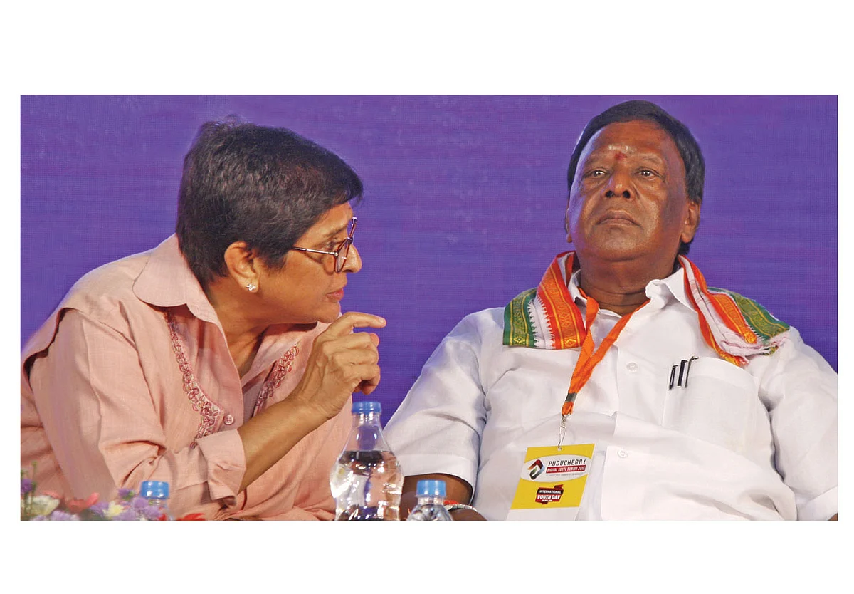 கிரண் பேடி, நாராயணசாமி
