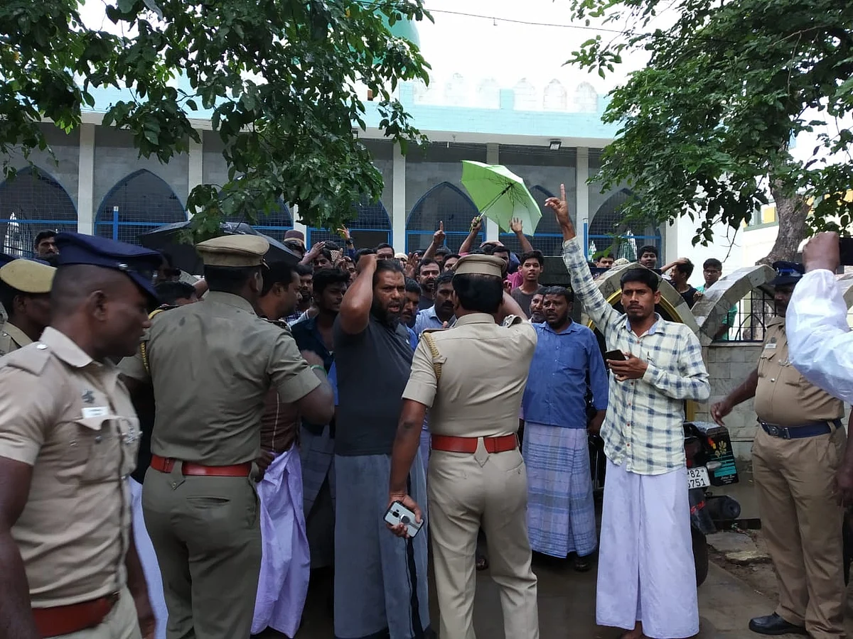 அமைச்சருக்கு எதிர்ப்பு