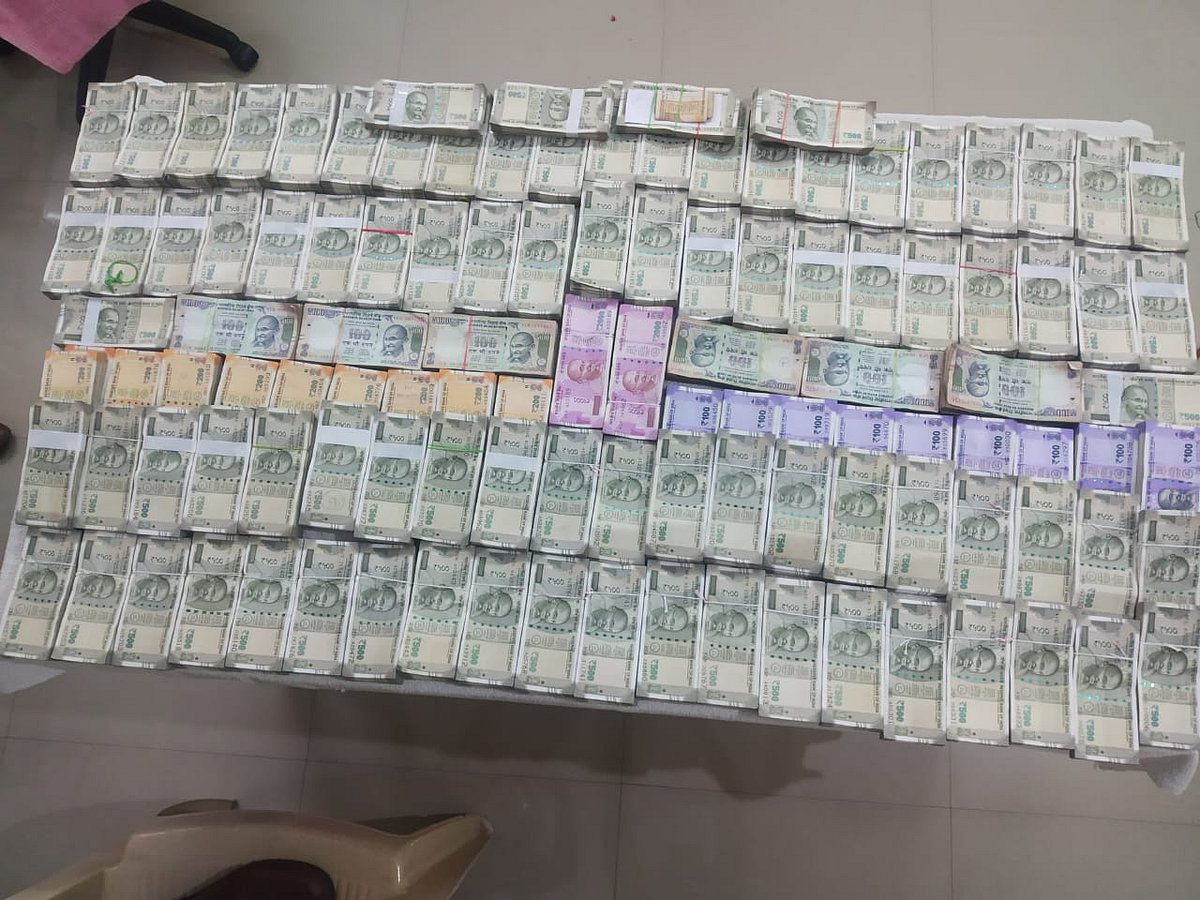 `தமிழக தேர்தல் செலவுக்காக ரூ.200 கோடி ஹவாலா பணமா?!' - யார் இந்த ECR வினோத்?!