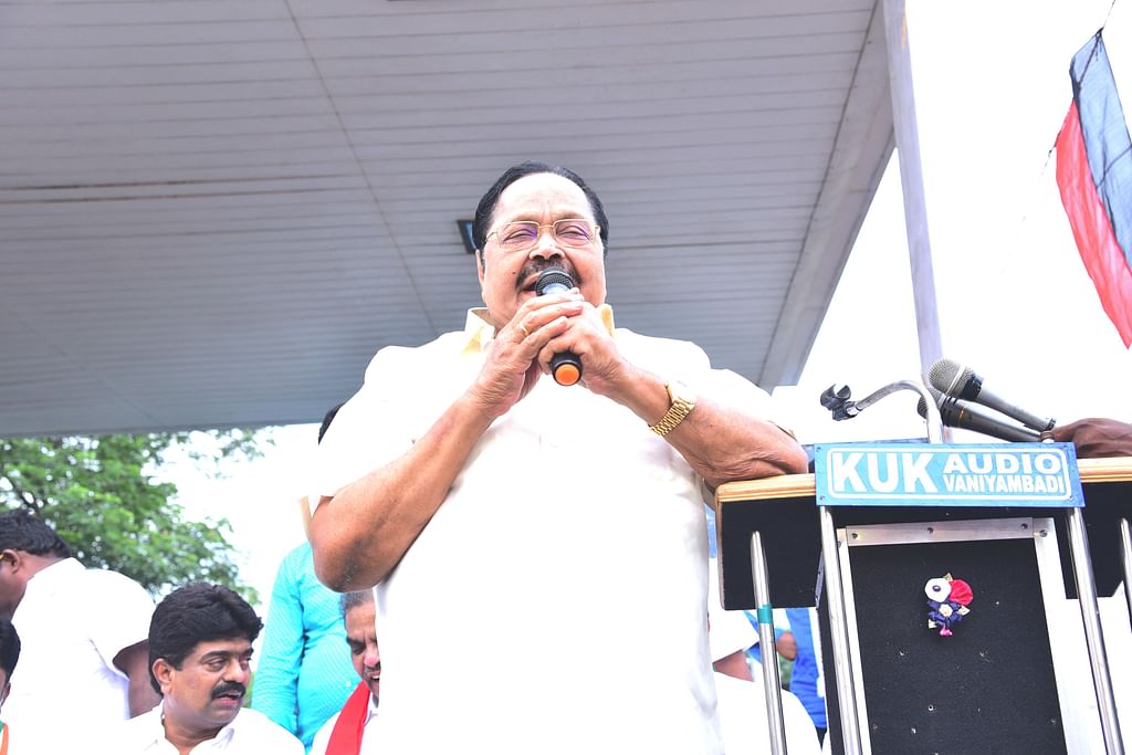`துரைமுருகனின் யோசனை சாத்தியமில்லை!' - போக்குவரத்து நெரிசலில் தவிக்கும் வேலூர்