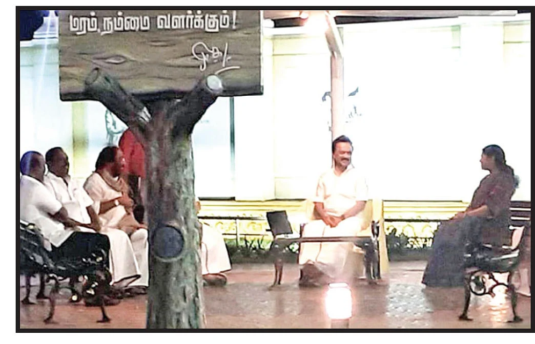 கருணாநிதி நினைவிடத்தில்...